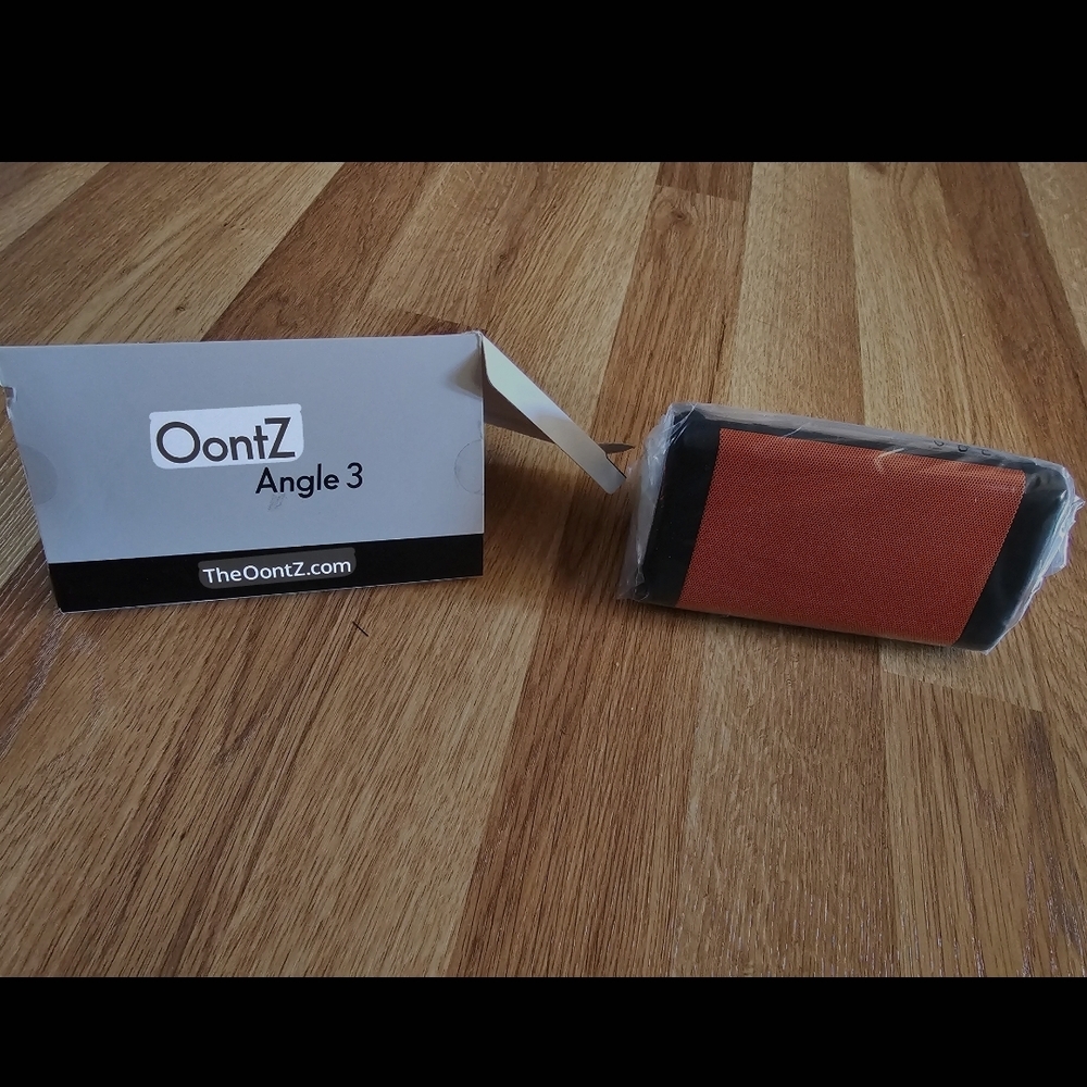 Angle 3 Bluetooth Speaker - Red and Black